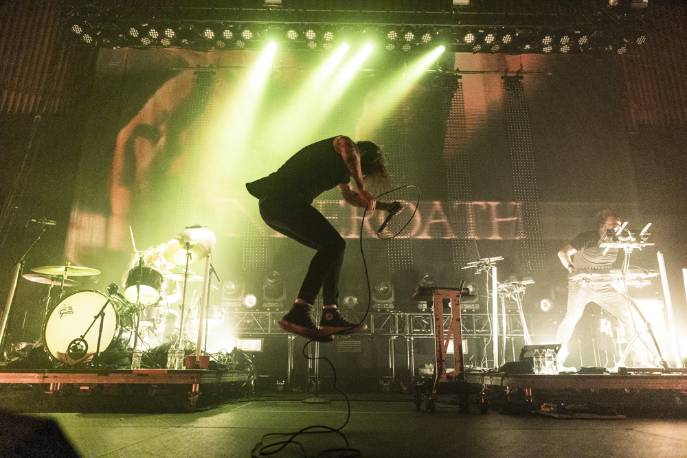 Underoath live on tour